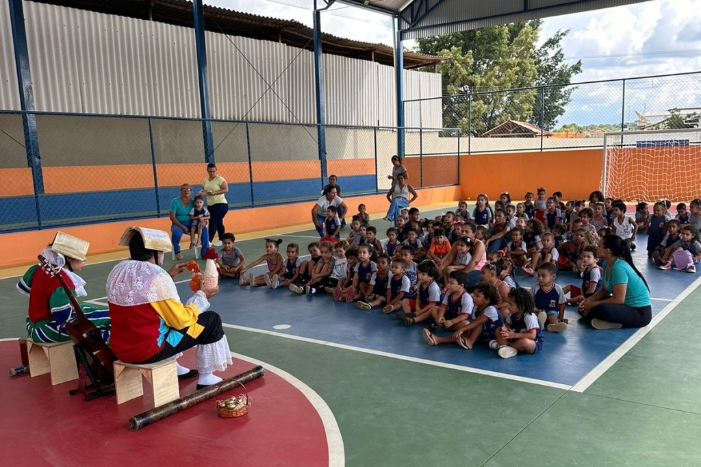 Contação de Histórias do Grupo Quintal Boi da Manta