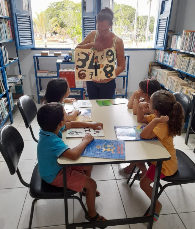 Incentivo à Leitura e Fortalecimento de Vínculos: Alunos do CRAS visitam a Biblioteca Municipal