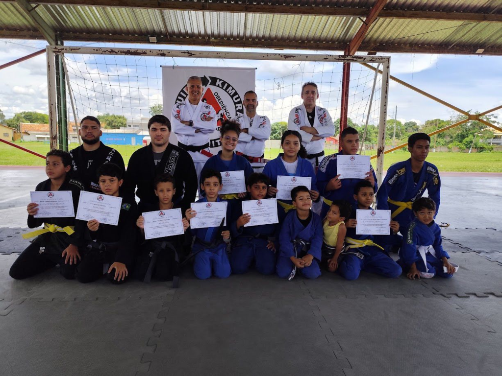 Graduação de Jiu-Jitsu marca momento especial em Jequitibá.